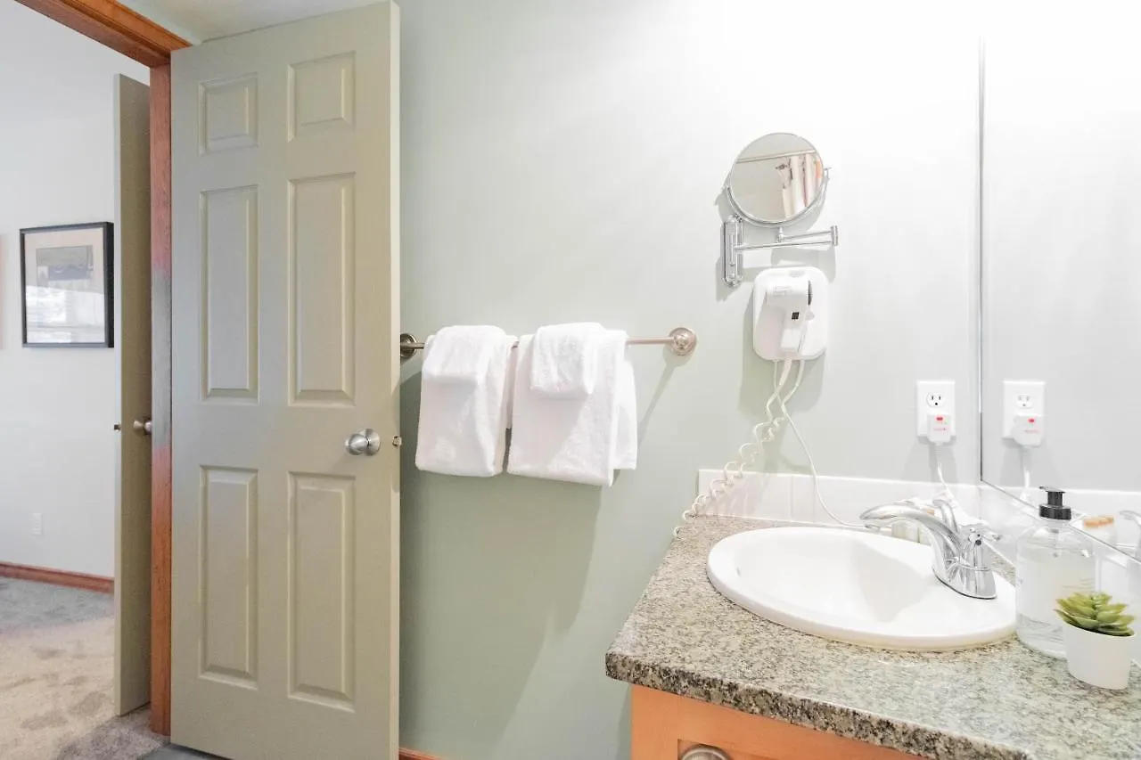 The Best Ski In Ski Out Two Bedroom Condo At Aspens Whistler 0*,  Canada